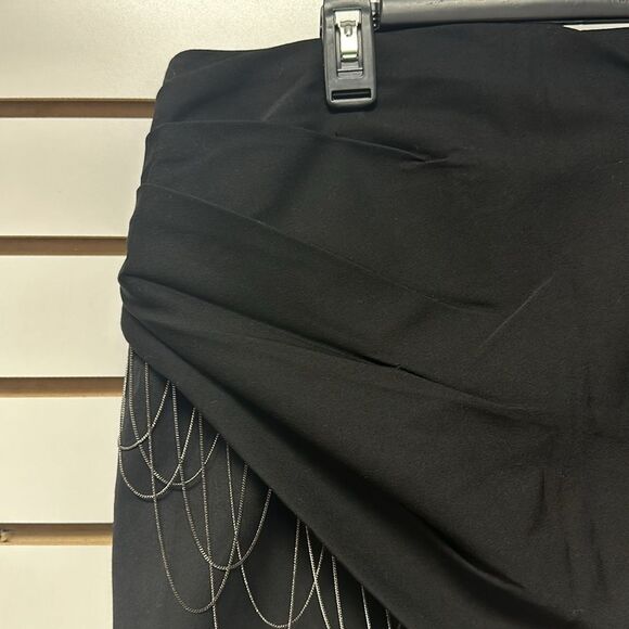 BEBE Black Side Ruched Mini Skirt with Chain Details. Sz 2 - Picture 3 of 14